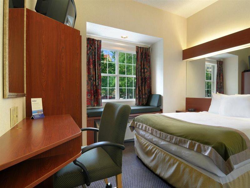 Microtel Inn & Suites By Wyndham Perimeter Center Санди-Спрингс Экстерьер фото